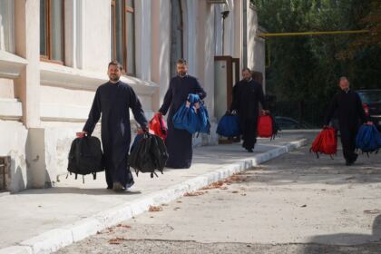 Sprijin pentru 4.000 de copii din partea Arhiepiscopiei Dunării de Jos, la început de an şcolar – fotografia 19