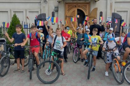 Pelerini pe bicicletă în vacanţa de vară – fotografia 1