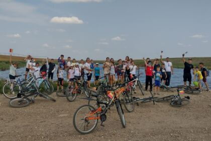 Pelerini pe bicicletă în vacanţa de vară – fotografia 2
