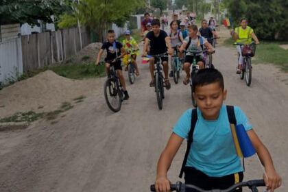 Pelerini pe bicicletă în vacanţa de vară – fotografia 4