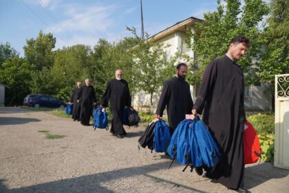 Copiii nevoiaşi din Protopopiatul Covurlui au primit ghiozdane cu rechizite – fotografia 5