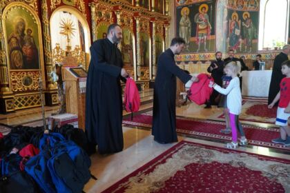 Copiii nevoiaşi din Protopopiatul Covurlui au primit ghiozdane cu rechizite – fotografia 14