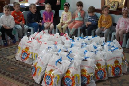 Daruri pentru copiii de la Grădiniţa parohială „Familia“ din Brăila – fotografia 14