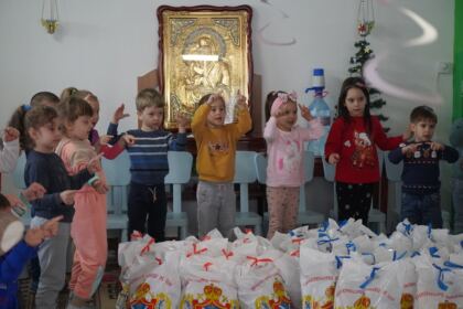 Daruri pentru copiii de la Grădiniţa parohială „Familia“ din Brăila – fotografia 17