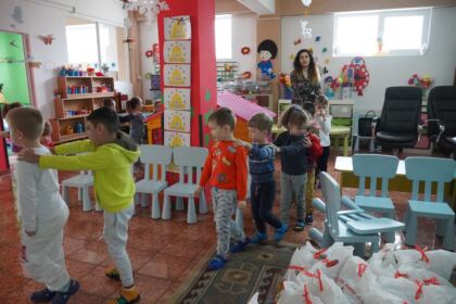 Daruri pentru copiii de la Grădiniţa parohială „Familia“ din Brăila – fotografia 20