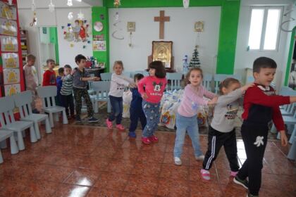Daruri pentru copiii de la Grădiniţa parohială „Familia“ din Brăila – fotografia 22