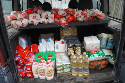 Parohia „Sf. Filofteia“ din Brăila a oferit sprijin semenilor aflaţi în dificultate – fotografia 3