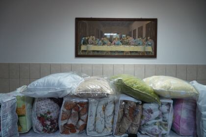 Parohia „Sf. Filofteia“ din Brăila a oferit sprijin semenilor aflaţi în dificultate – fotografia 7