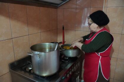 Parohia „Sf. Filofteia“ din Brăila a oferit sprijin semenilor aflaţi în dificultate – fotografia 8