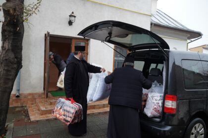 Parohia „Sf. Filofteia“ din Brăila a oferit sprijin semenilor aflaţi în dificultate – fotografia 12