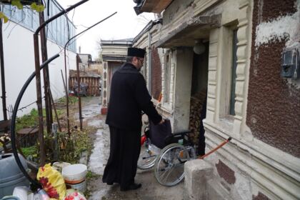 Parohia „Sf. Filofteia“ din Brăila a oferit sprijin semenilor aflaţi în dificultate – fotografia 13