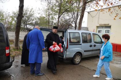 Parohia „Sf. Filofteia“ din Brăila a oferit sprijin semenilor aflaţi în dificultate – fotografia 20