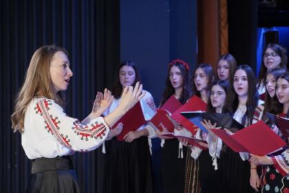 Tradiţionala serbare de colinde a Seminarului Teologic „Sfântul Andrei“ din Galaţi – fotografia 33
