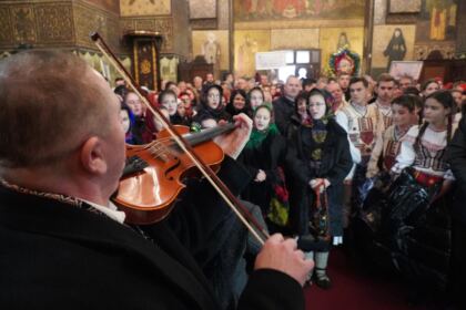 Festivalul de datini şi obiceiuri la Naşterea Domnului şi Anul Nou „Tudor Pamfile“ la Galaţi – fotografia 68
