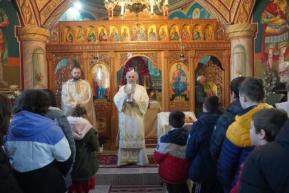 Zi de sărbătoare pentru copiii Centrului de zi de la Parohia „Sf. Spiridon“ din municipiul Galaţi – fotografia 6