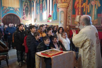 Zi de sărbătoare pentru copiii Centrului de zi de la Parohia „Sf. Spiridon“ din municipiul Galaţi – fotografia 7