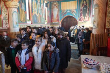 Zi de sărbătoare pentru copiii Centrului de zi de la Parohia „Sf. Spiridon“ din municipiul Galaţi – fotografia 8