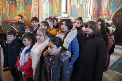 Zi de sărbătoare pentru copiii Centrului de zi de la Parohia „Sf. Spiridon“ din municipiul Galaţi – fotografia 10