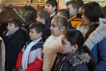 Zi de sărbătoare pentru copiii Centrului de zi de la Parohia „Sf. Spiridon“ din municipiul Galaţi – fotografia 13