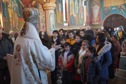 Zi de sărbătoare pentru copiii Centrului de zi de la Parohia „Sf. Spiridon“ din municipiul Galaţi – fotografia 17