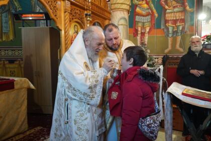 Zi de sărbătoare pentru copiii Centrului de zi de la Parohia „Sf. Spiridon“ din municipiul Galaţi – fotografia 24