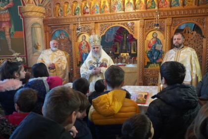 Zi de sărbătoare pentru copiii Centrului de zi de la Parohia „Sf. Spiridon“ din municipiul Galaţi – fotografia 26