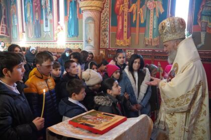 Zi de sărbătoare pentru copiii Centrului de zi de la Parohia „Sf. Spiridon“ din municipiul Galaţi – fotografia 27