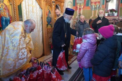 Zi de sărbătoare pentru copiii Centrului de zi de la Parohia „Sf. Spiridon“ din municipiul Galaţi – fotografia 35