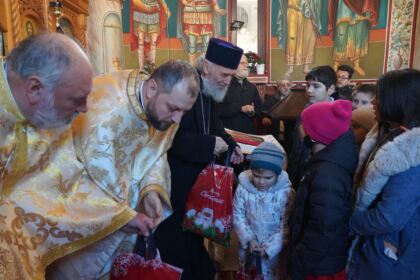 Zi de sărbătoare pentru copiii Centrului de zi de la Parohia „Sf. Spiridon“ din municipiul Galaţi – fotografia 36