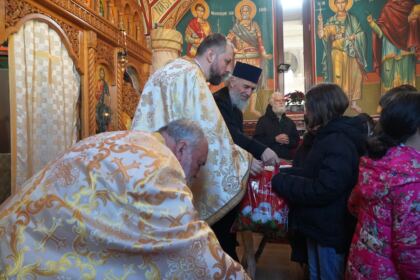 Zi de sărbătoare pentru copiii Centrului de zi de la Parohia „Sf. Spiridon“ din municipiul Galaţi – fotografia 37