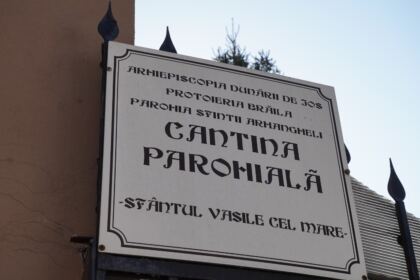 Parohia „Sfinţii Arhangheli Mihail şi Gavriil“ din Brăila a oferit daruri persoanelor nevoiaşe – fotografia 2