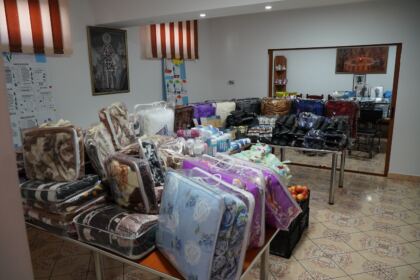 Parohia „Sfinţii Arhangheli Mihail şi Gavriil“ din Brăila a oferit daruri persoanelor nevoiaşe – fotografia 8