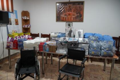 Parohia „Sfinţii Arhangheli Mihail şi Gavriil“ din Brăila a oferit daruri persoanelor nevoiaşe – fotografia 11