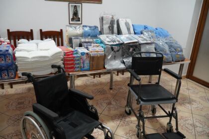 Parohia „Sfinţii Arhangheli Mihail şi Gavriil“ din Brăila a oferit daruri persoanelor nevoiaşe – fotografia 12