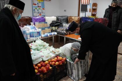 Parohia „Sfinţii Arhangheli Mihail şi Gavriil“ din Brăila a oferit daruri persoanelor nevoiaşe – fotografia 16
