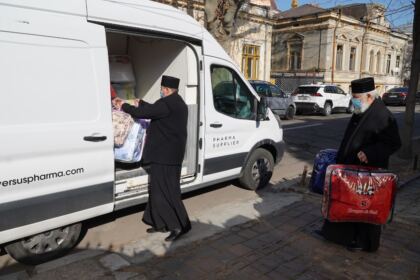 Parohia „Sfinţii Arhangheli Mihail şi Gavriil“ din Brăila a oferit daruri persoanelor nevoiaşe – fotografia 17