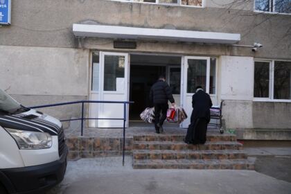 Parohia „Sfinţii Arhangheli Mihail şi Gavriil“ din Brăila a oferit daruri persoanelor nevoiaşe – fotografia 30