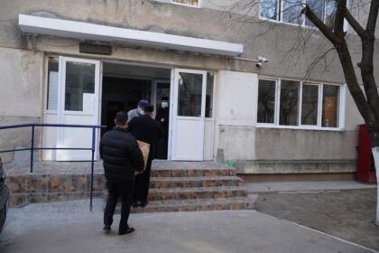 Parohia „Sfinţii Arhangheli Mihail şi Gavriil“ din Brăila a oferit daruri persoanelor nevoiaşe – fotografia 31