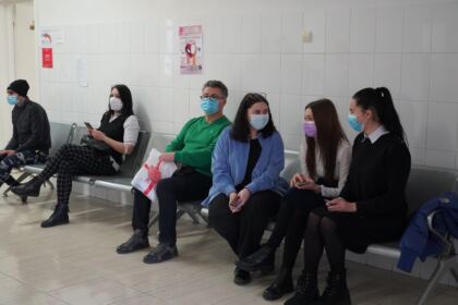 O nouă campanie de donare de sânge a elevilor seminarişti gălăţeni – fotografia 11