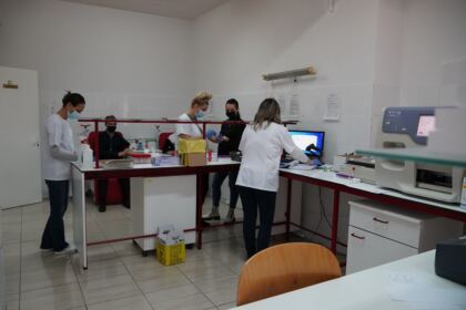O nouă campanie de donare de sânge a elevilor seminarişti gălăţeni – fotografia 14