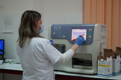 O nouă campanie de donare de sânge a elevilor seminarişti gălăţeni – fotografia 15