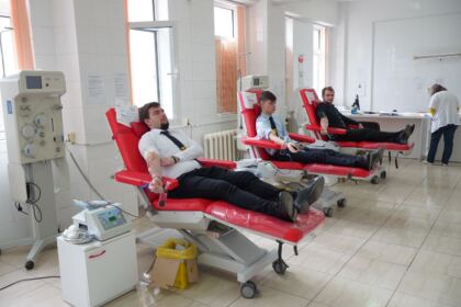 O nouă campanie de donare de sânge a elevilor seminarişti gălăţeni – fotografia 23