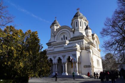 Liturghie şi filantropie în Arhiepiscopia Dunării de Jos – fotografia 1