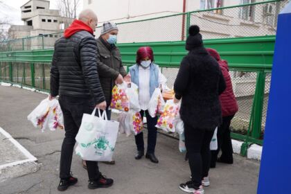 Liturghie şi filantropie în Arhiepiscopia Dunării de Jos – fotografia 11