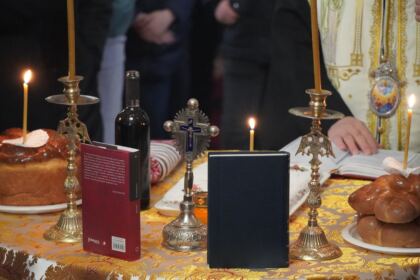 Poetul naţional Mihai Eminescu a fost omagiat de elevii Seminarului Teologic „Sfântul Andrei“ din Galaţi – fotografia 13