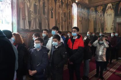 Poetul naţional Mihai Eminescu a fost omagiat de elevii Seminarului Teologic „Sfântul Andrei“ din Galaţi – fotografia 17