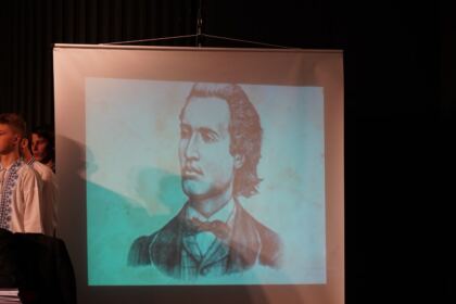 Poetul naţional Mihai Eminescu a fost omagiat de elevii Seminarului Teologic „Sfântul Andrei“ din Galaţi – fotografia 16