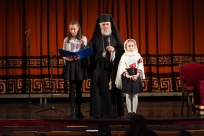 Poetul naţional Mihai Eminescu a fost omagiat de elevii Seminarului Teologic „Sfântul Andrei“ din Galaţi – fotografia 25