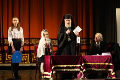 Poetul naţional Mihai Eminescu a fost omagiat de elevii Seminarului Teologic „Sfântul Andrei“ din Galaţi – fotografia 27
