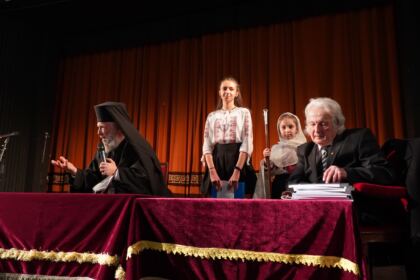 Poetul naţional Mihai Eminescu a fost omagiat de elevii Seminarului Teologic „Sfântul Andrei“ din Galaţi – fotografia 30